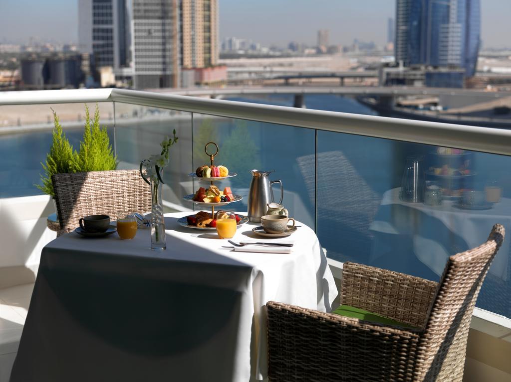 Damac Maison Canal Views Dubai Ngoại thất bức ảnh A balcony at Jumeirah Creekside