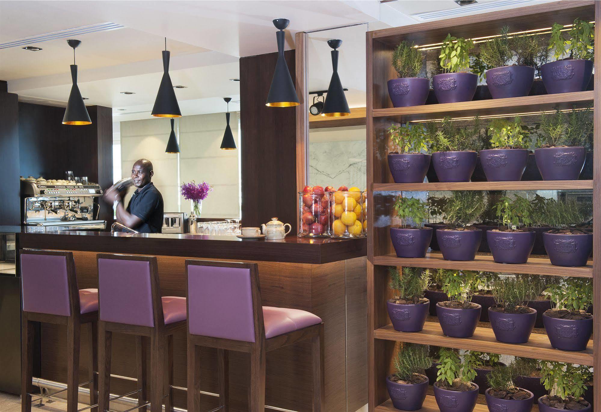 Damac Maison Canal Views Dubai Ngoại thất bức ảnh The interior of the lounge